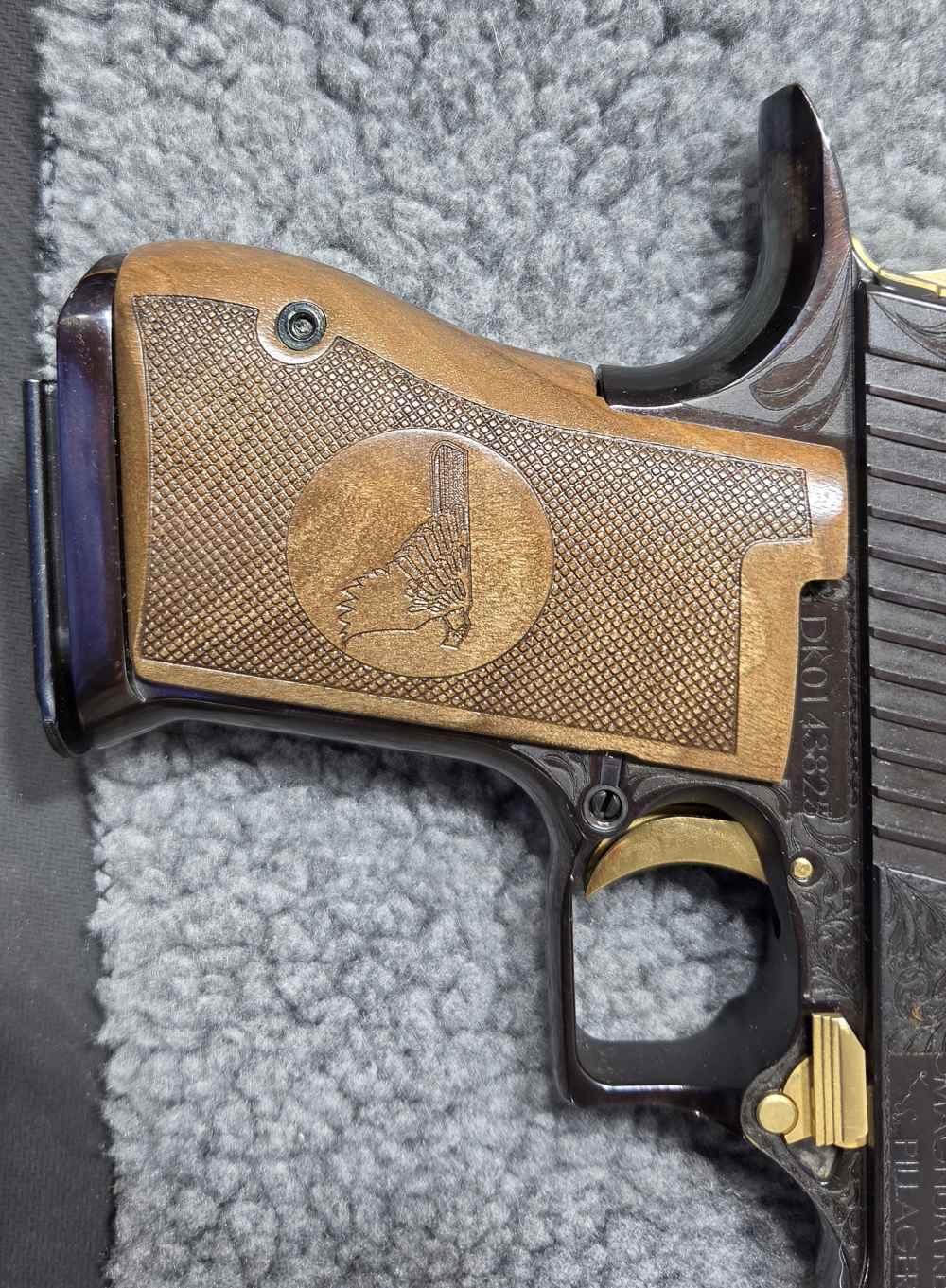 DESERT EAGLE 50AE ENGRAVED HIGH POLISH BLUED & 24K GOLD -img-5