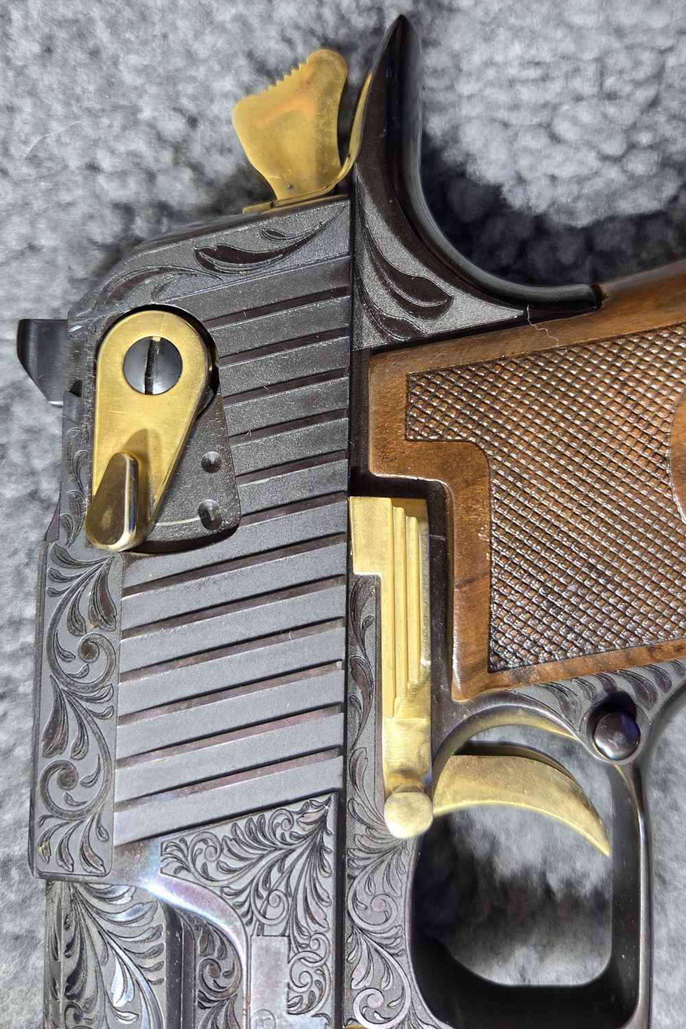 DESERT EAGLE 50AE ENGRAVED HIGH POLISH BLUED & 24K GOLD -img-14