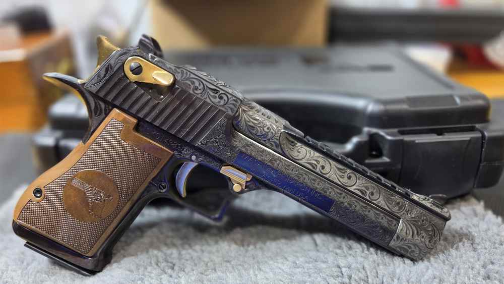 DESERT EAGLE 50AE ENGRAVED HIGH POLISH BLUED & 24K GOLD -img-23
