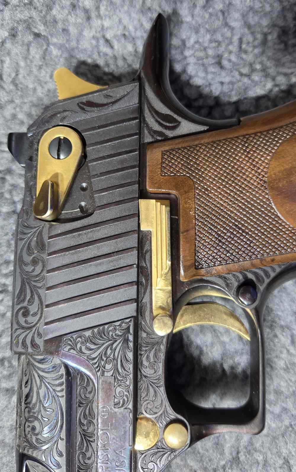 DESERT EAGLE 50AE ENGRAVED HIGH POLISH BLUED & 24K GOLD -img-13