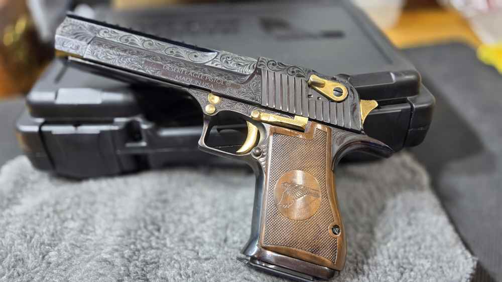 DESERT EAGLE 50AE ENGRAVED HIGH POLISH BLUED & 24K GOLD -img-24