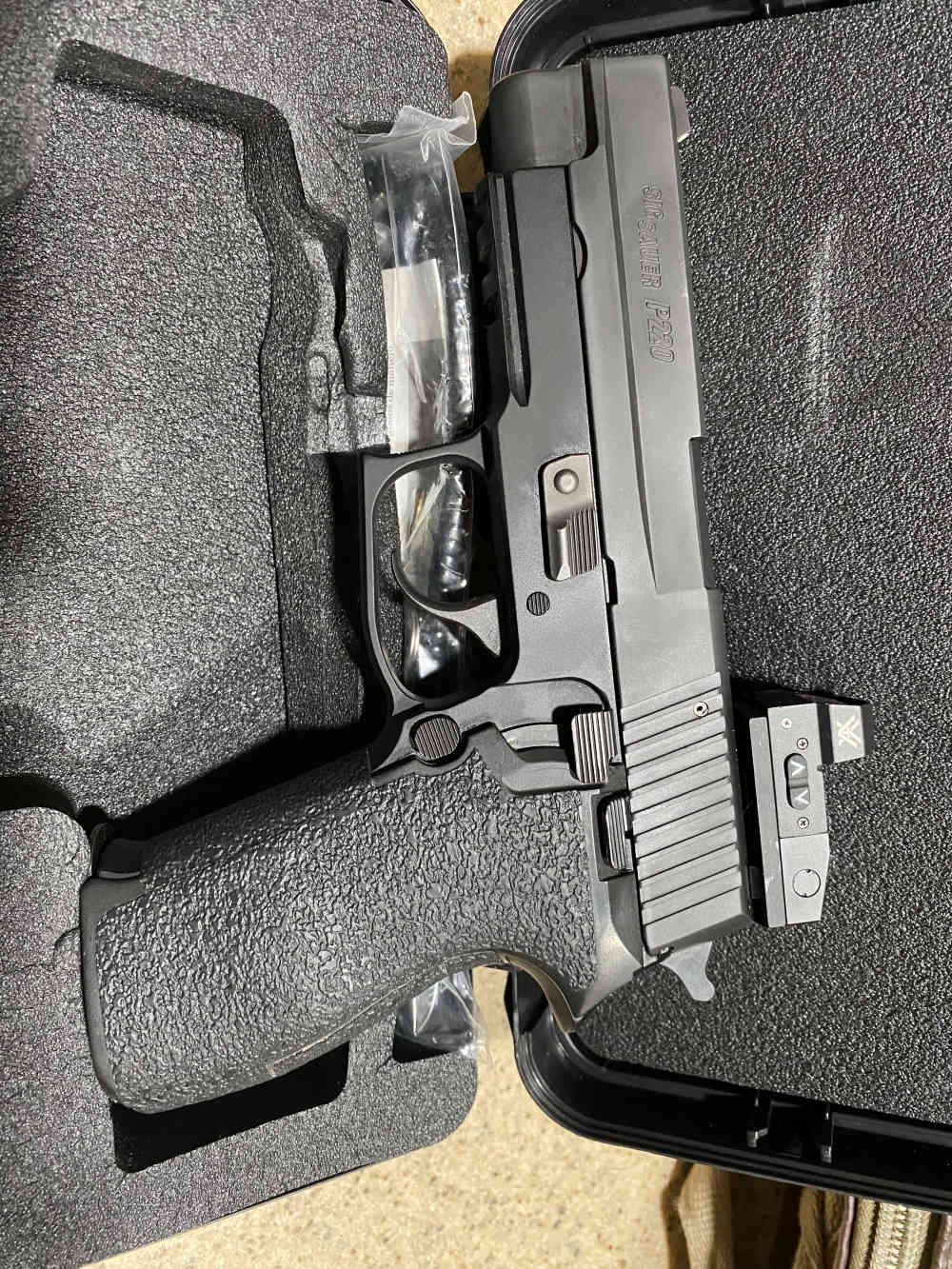 Sig Sauer P220 with Vortex Venom .45 ACP-img-1