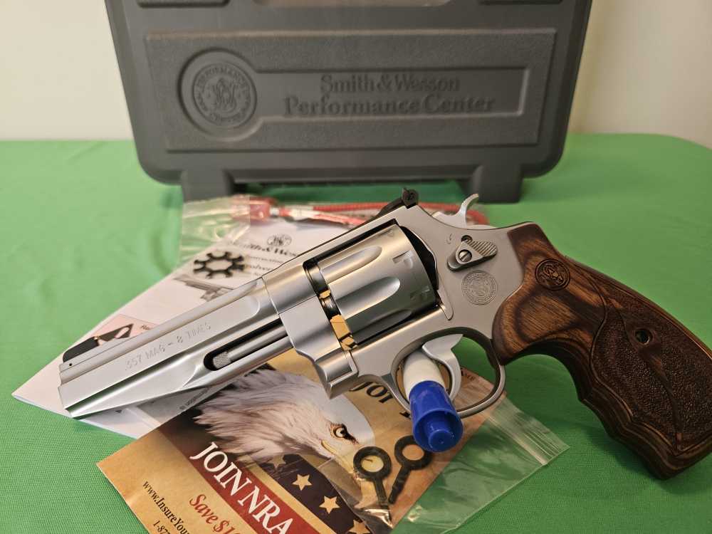Smith and Wesson 627 PERFORMANCE CENTER®-img-2