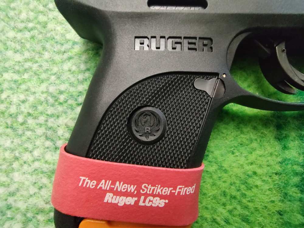 RUGER LC9s WITH NICKEL PLATED SLIDE AND FACTORY SCROLLING-img-8