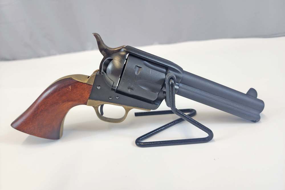 Uberti 1873 Cattleman Hombre .45 LC SAA – Matte Black & Brass-img-0