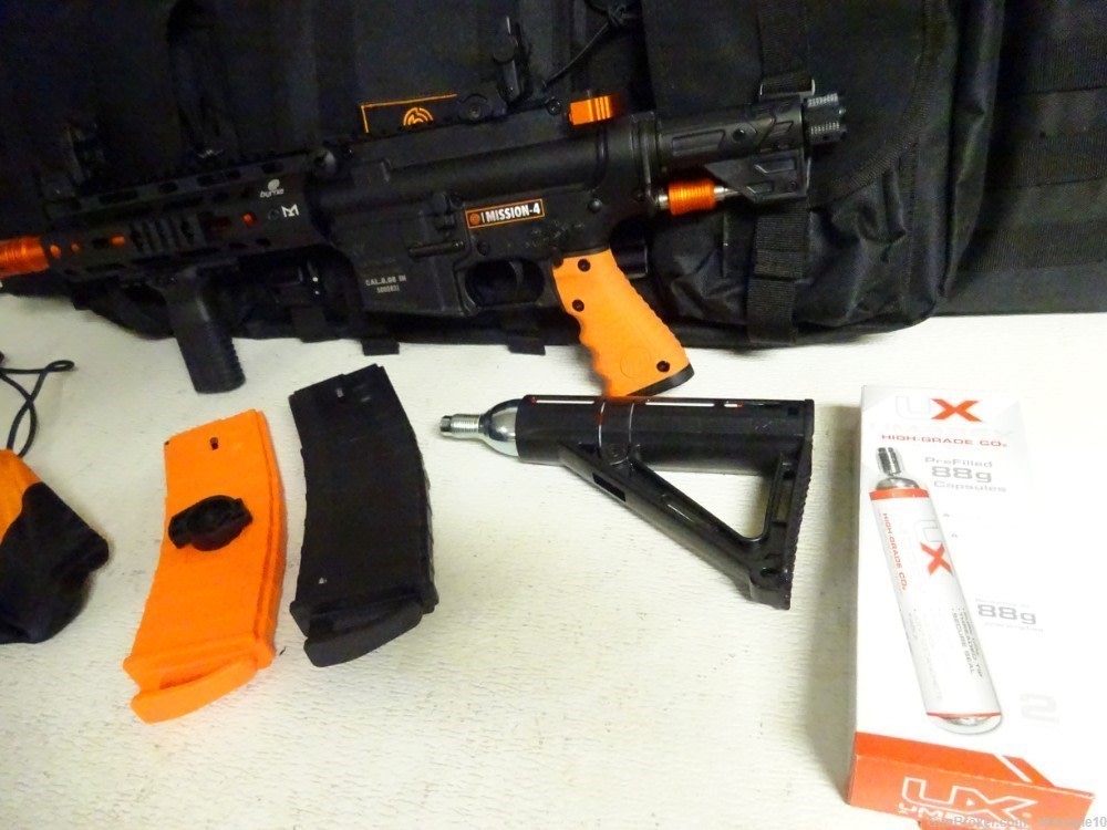 BYRNA Mission 4 Kit NON LETHAL M4 Carbine   KIT  AWESOME !  -img-5