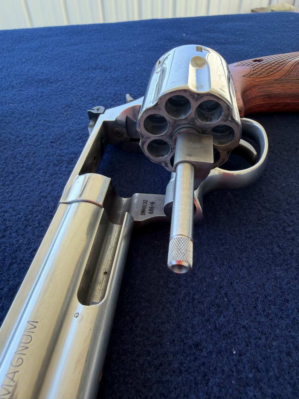Smith & Wesson 686 Plus Deluxe .357 Mag 6" 7-Shot, MINT with HKS & Barsony-img-4