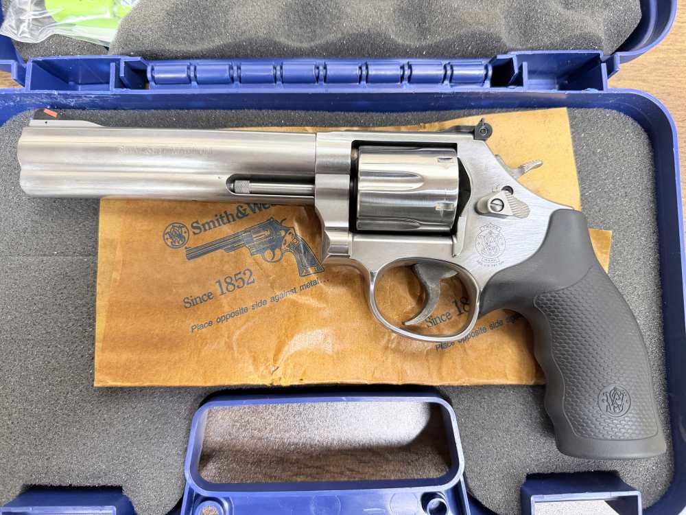 Smith & Wesson Model 686 – Distinguished Combat Magnum – .357 Magnum-img-0