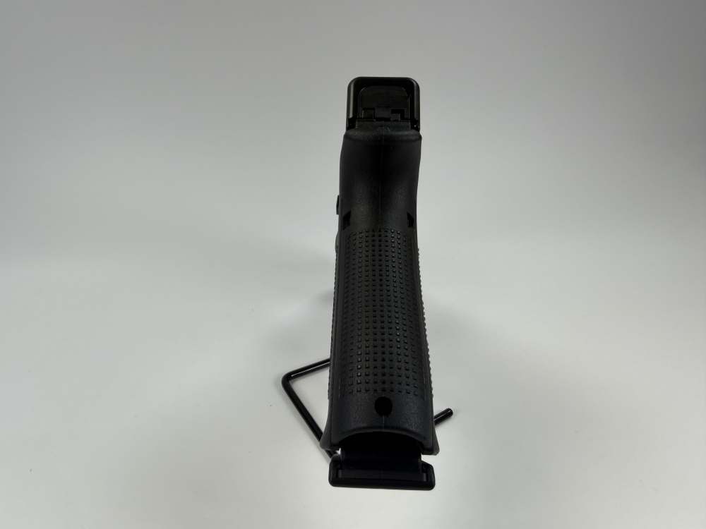 BRAND NEW! Glock 17 GEN5 w/ 3 Mags & Case. VERY RARE -img-6