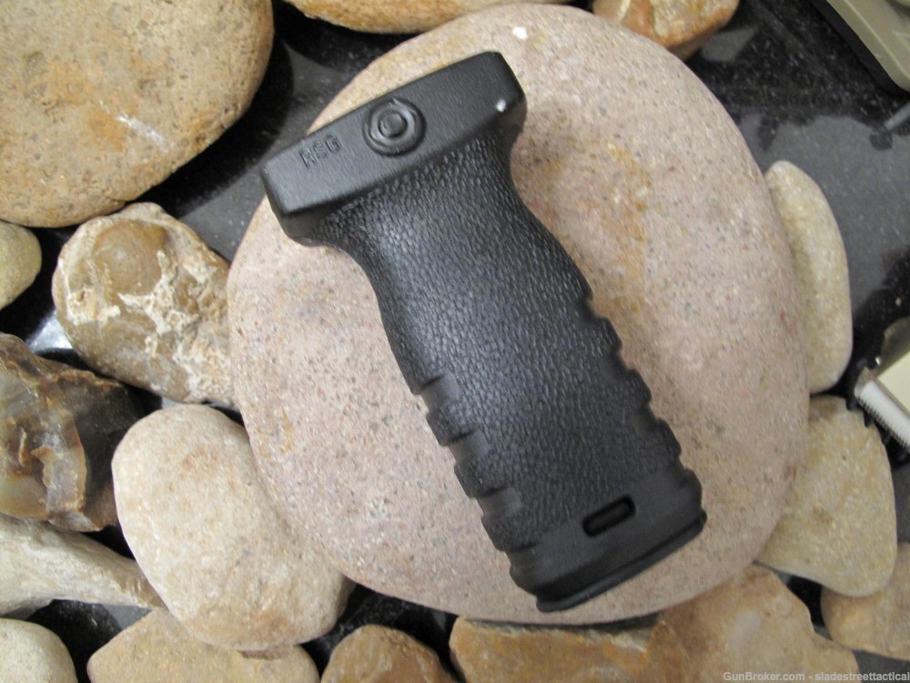 MFT Tactical + Mossberg 500 590 Shotgun Forend 7 3/4" Tube VERTICAL GRIP-img-2