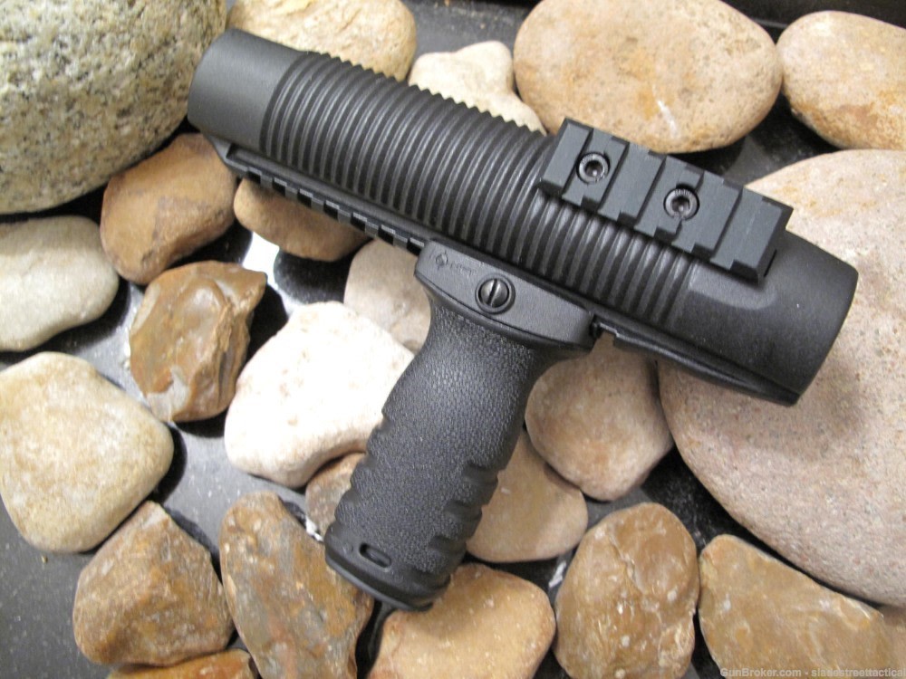 MFT Tactical + Mossberg 500 590 Shotgun Forend 7 3/4" Tube VERTICAL GRIP-img-4
