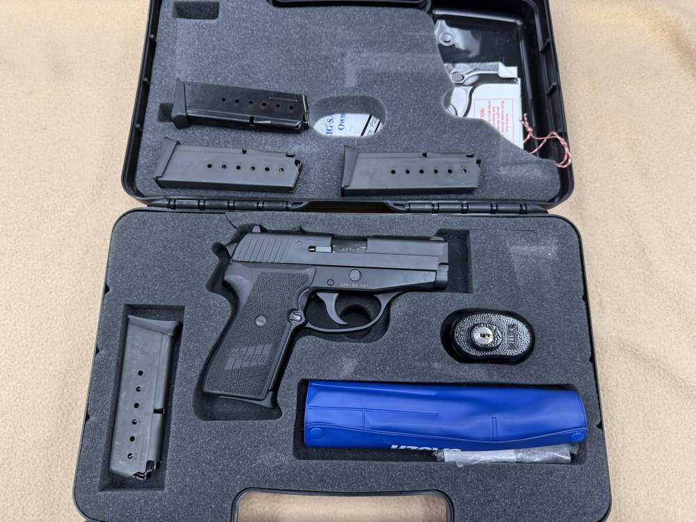 Sig Sauer P239 .40SW 239M-40 GREAT Condition 5 Mags Box-img-0