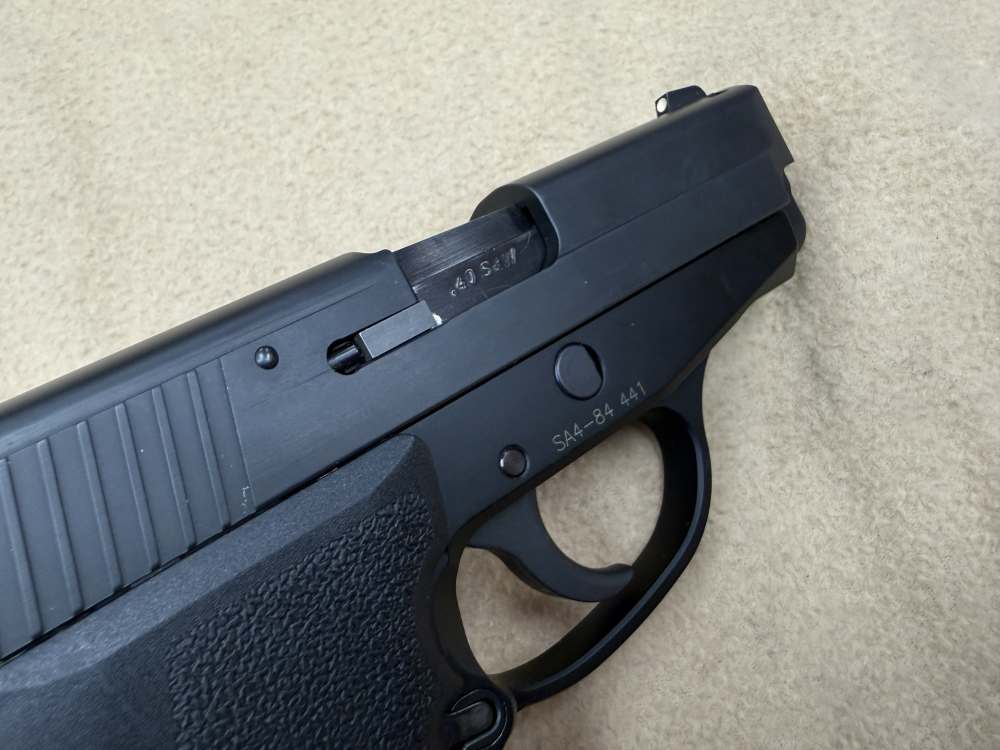 Sig Sauer P239 .40SW 239M-40 GREAT Condition 5 Mags Box-img-8