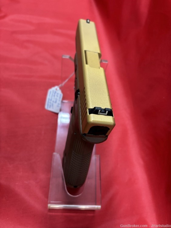 Glock 22 Gen3  .40 4.5" Semi-Automatic Pistol -img-3