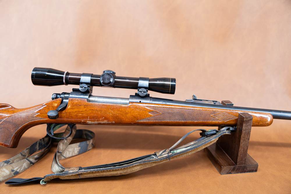Remington Model 700 - 7mm Rem Mag - Vintage Leupold M8-4x-img-6