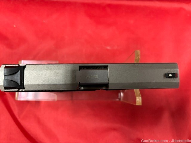 Smith & Wesson SW40V-img-4