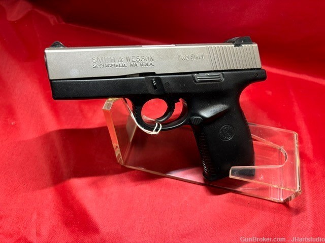 Smith & Wesson SW40V-img-7