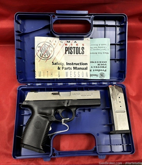 Smith & Wesson SW40V-img-9
