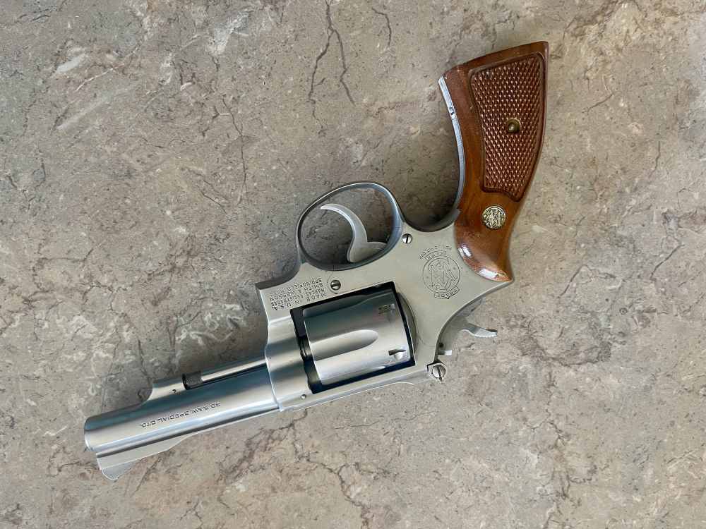 Smith and Wesson Model 67 no dash-img-2