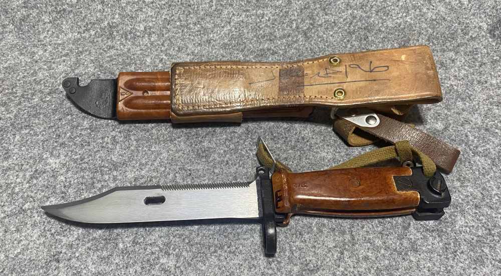 Russian AK Bakelite Bayonet Matching w/Leather frog Izzy Izhmash Izhvesk -img-2