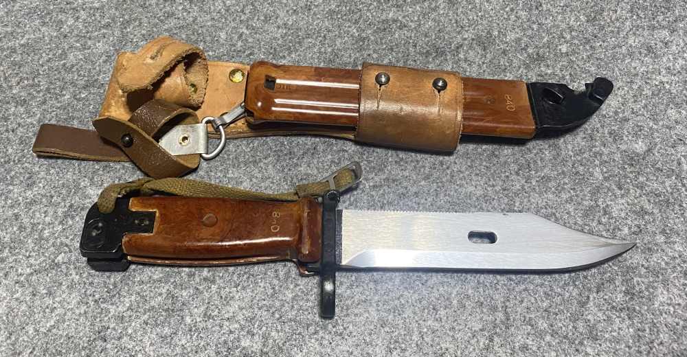 Russian AK Bakelite Bayonet Matching w/Leather frog Izzy Izhmash Izhvesk -img-1