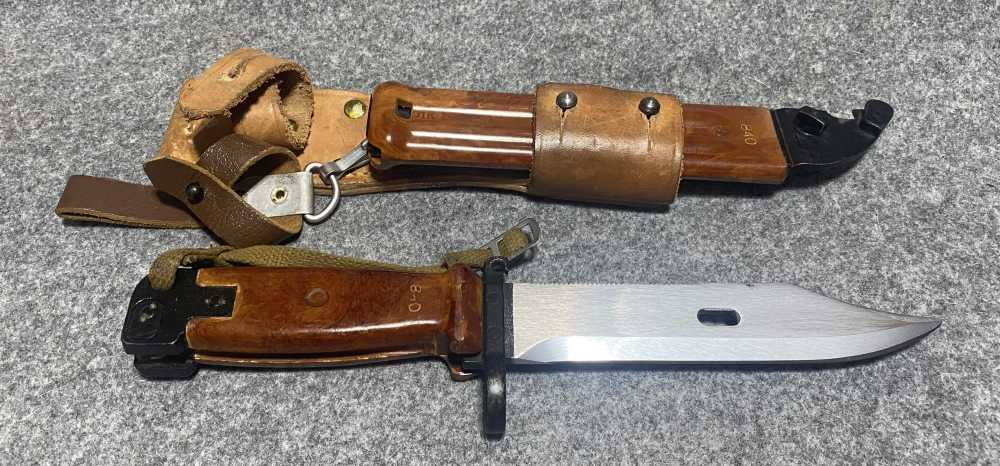 Russian AK Bakelite Bayonet Matching w/Leather frog Izzy Izhmash Izhvesk -img-0