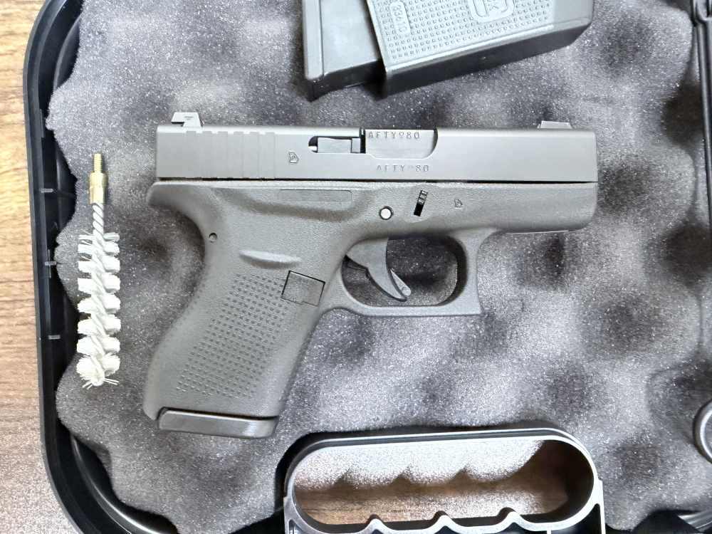 Glock 42 – .380 ACP – N.O.S. – Blue Label-img-2