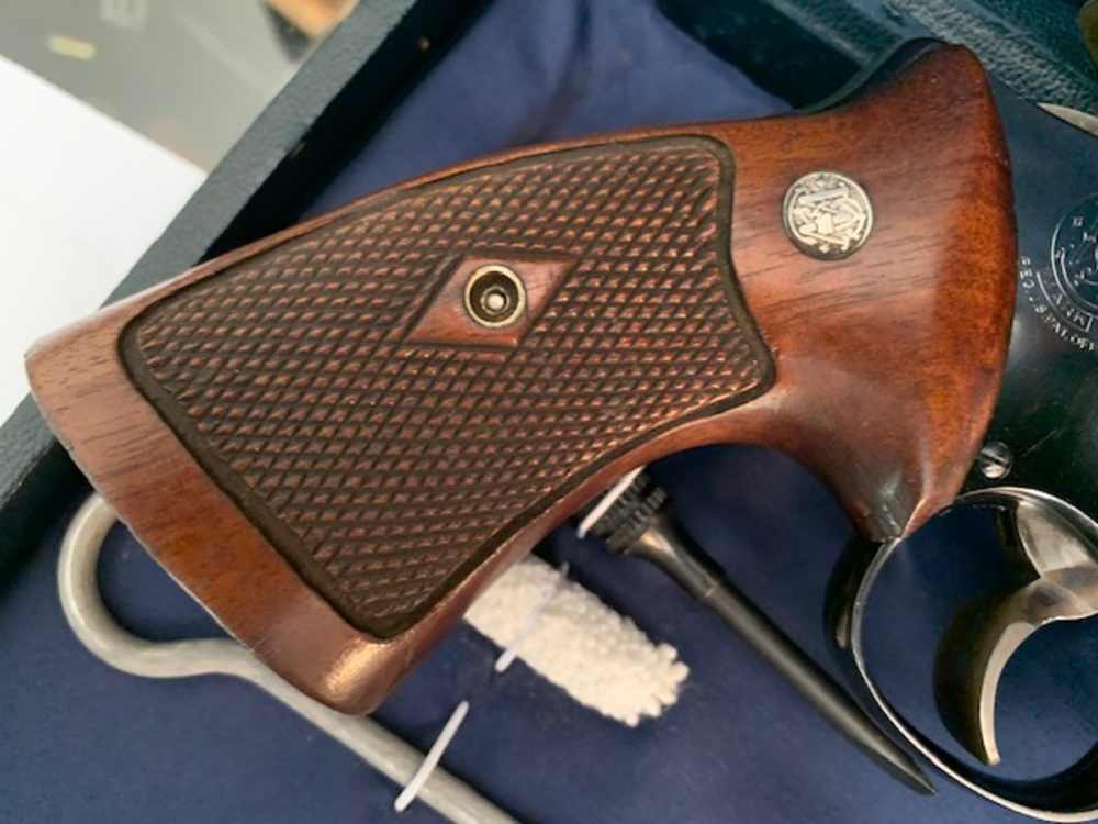 S&W Pre 29, 4 Screw, Coke Grips, Leatherette Case, 6 1/2" Barrel, Tools-img-6