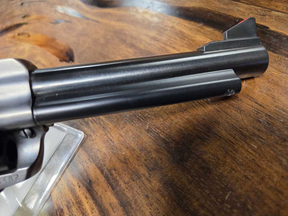 Ruger New Model Blackhawk 5.5" 45 Colt PENNY -img-21