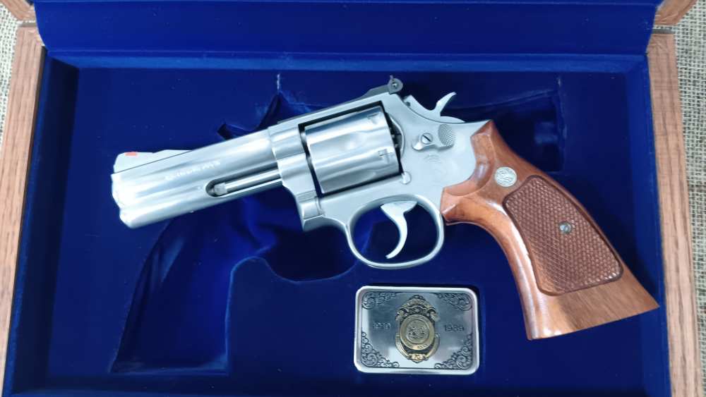 RARE SMITH & WESSON 686-1 WEST VIRGINIA STATE POLICE COMMEMORATIVE REVOLVER-img-2