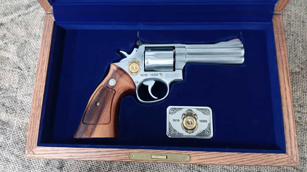 RARE SMITH & WESSON 686-1 WEST VIRGINIA STATE POLICE COMMEMORATIVE REVOLVER-img-1