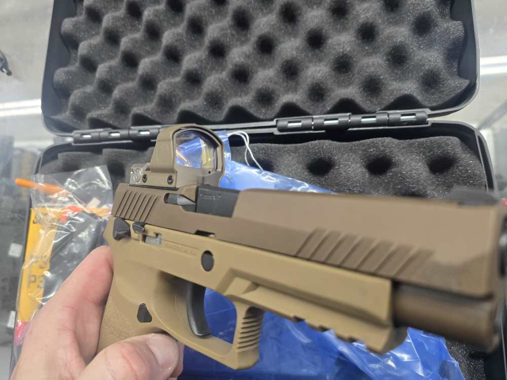 SIG M17 P320 WITH LEUPOLD DELTA POINT PRO-img-4