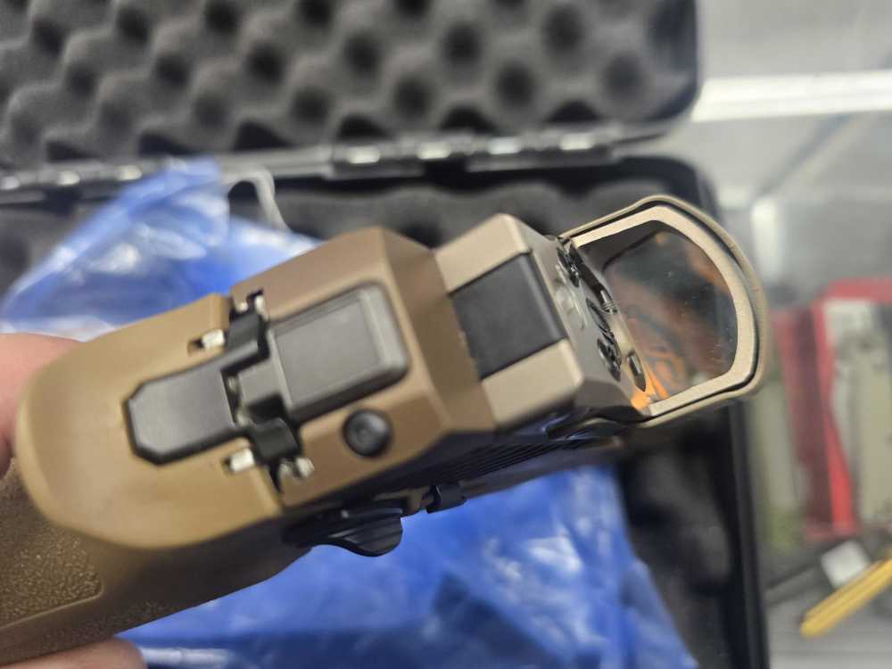 SIG M17 P320 WITH LEUPOLD DELTA POINT PRO-img-3