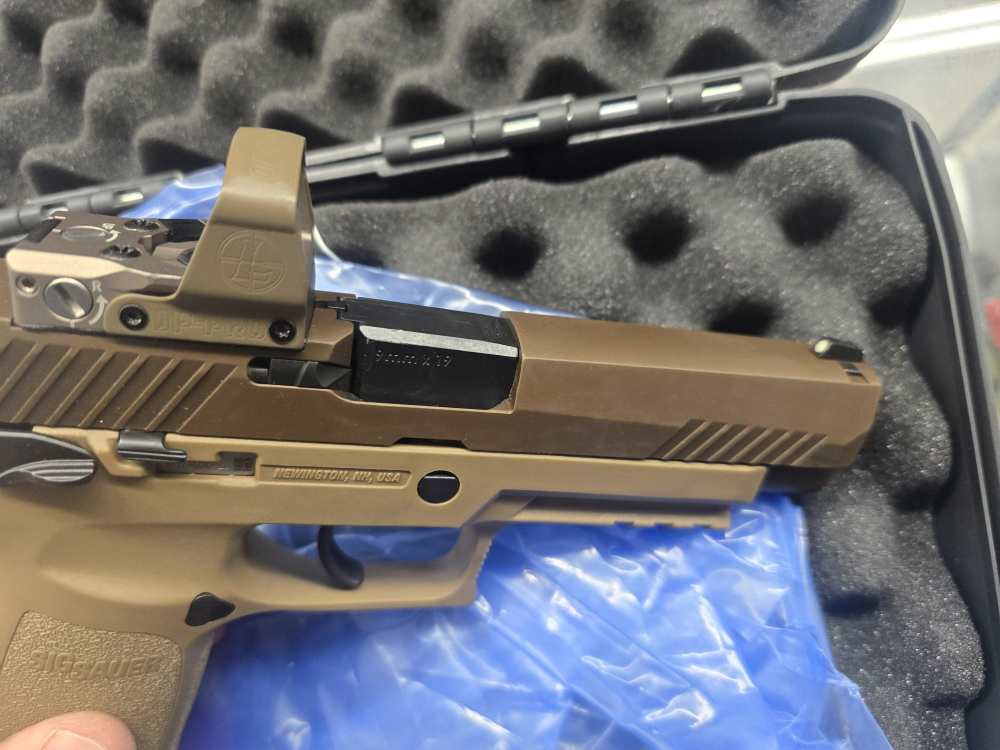 SIG M17 P320 WITH LEUPOLD DELTA POINT PRO-img-2