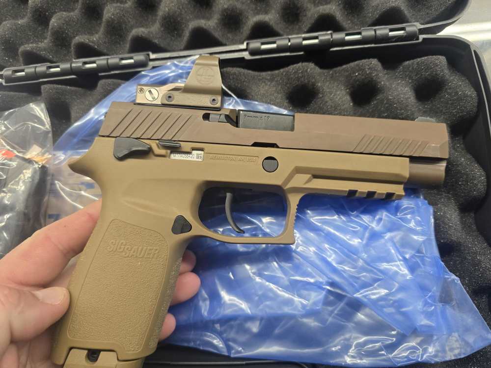 SIG M17 P320 WITH LEUPOLD DELTA POINT PRO-img-1