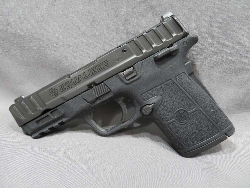 Smith & Wesson Equalizer 9mm LNIB-img-2