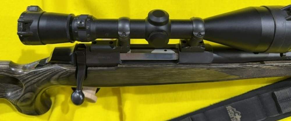 Browning ABolt, 30-06 Sprg., factory Thumbhole stock and Leupold 3.5x10x50-img-10