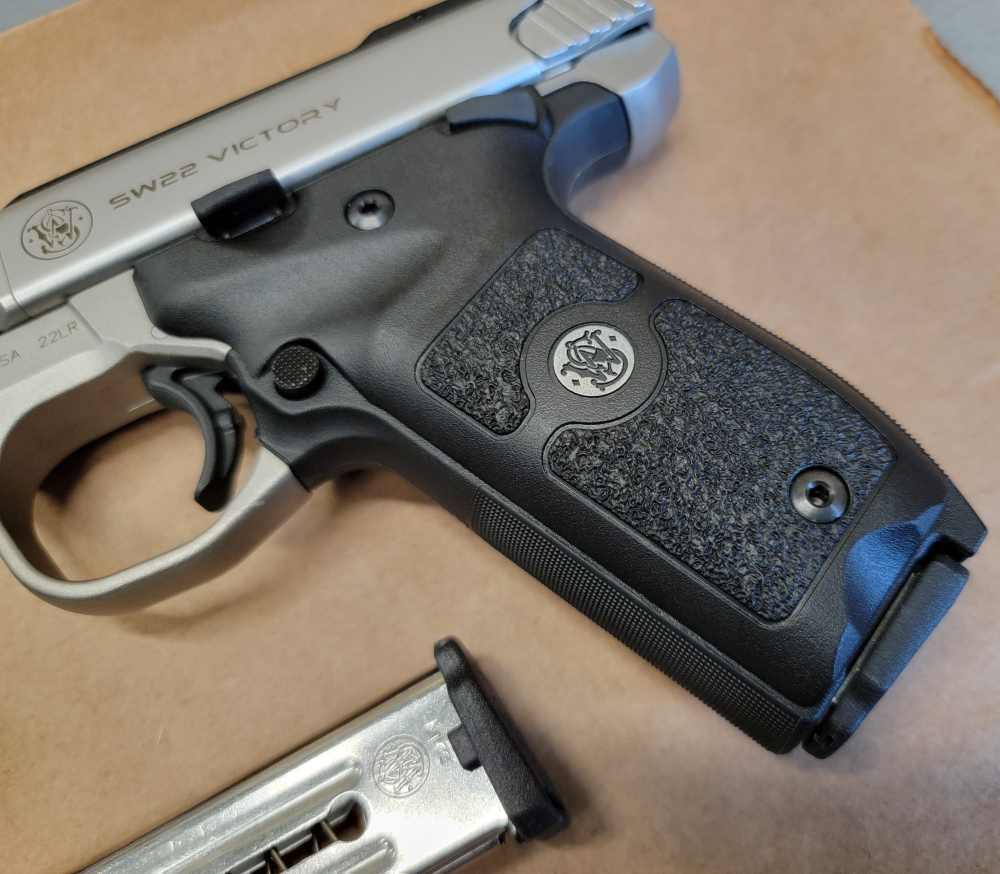 Smith & Wesson SW22 Victory .22 LR 5.5" W/ 2 Magazines-img-1