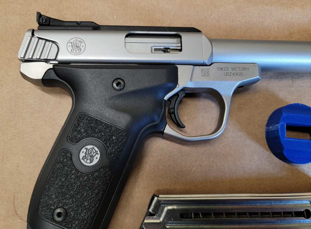 Smith & Wesson SW22 Victory .22 LR 5.5" W/ 2 Magazines-img-6