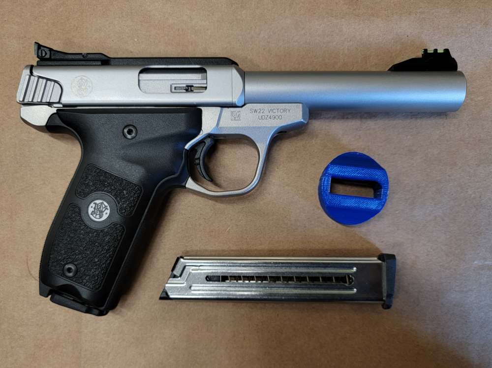 Smith & Wesson SW22 Victory .22 LR 5.5" W/ 2 Magazines-img-4