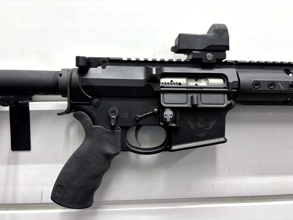 Wilson Combat AR15 - 5.56 w/ Leupold DP Pro and muzzle break - vgood cond.-img-2