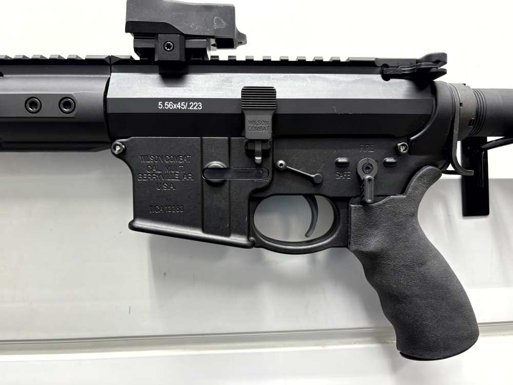 Wilson Combat AR15 - 5.56 w/ Leupold DP Pro and muzzle break - vgood cond.-img-10