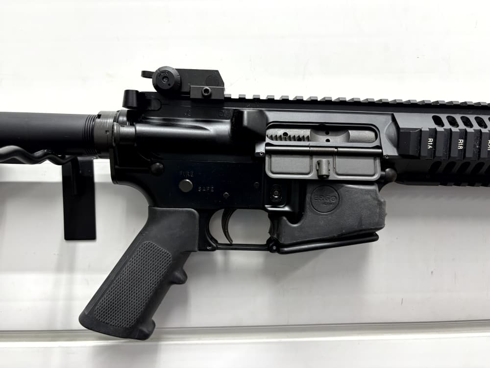Colt M4 Carbine - 5.56 with Muzzle Break and ERGO grip, very good condition-img-2