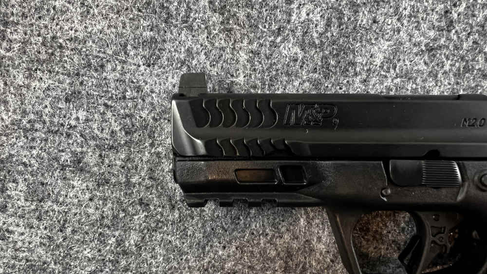 Smith & Wesson M&P9 M2.0 Optics-Ready 2 Magazines Org Box Excellent Cond-img-2