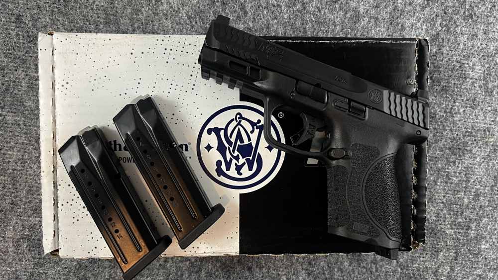 Smith & Wesson M&P9 M2.0 Optics-Ready 2 Magazines Org Box Excellent Cond-img-0