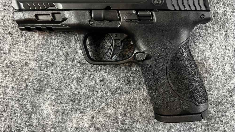 Smith & Wesson M&P9 M2.0 Optics-Ready 2 Magazines Org Box Excellent Cond-img-4