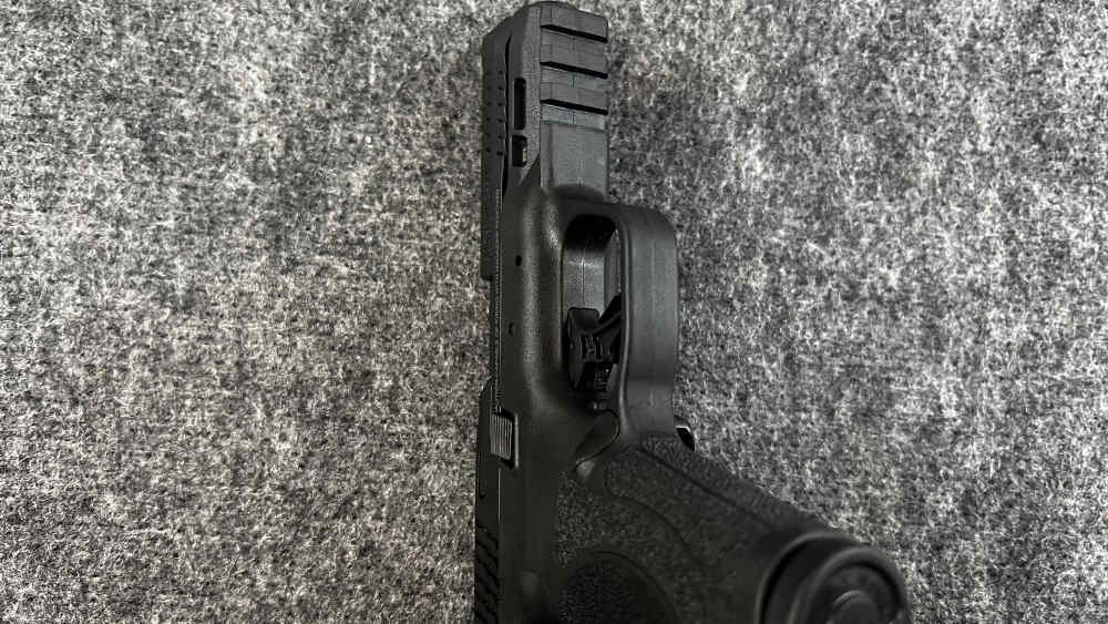 Smith & Wesson M&P9 M2.0 Optics-Ready 2 Magazines Org Box Excellent Cond-img-8