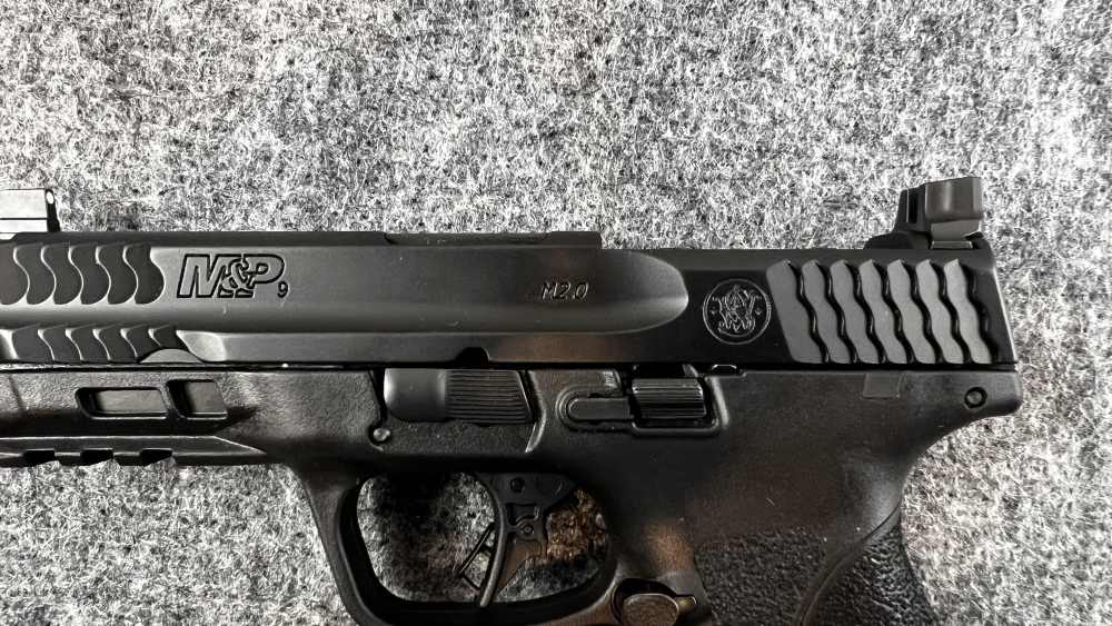 Smith & Wesson M&P9 M2.0 Optics-Ready 2 Magazines Org Box Excellent Cond-img-3