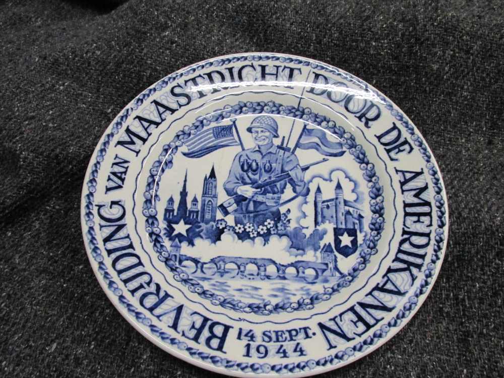 WWII DUTCH COMMEMORATIVE LIBERATION OF MAASTRICHT-1st CITY LIBERATED-1944-img-0