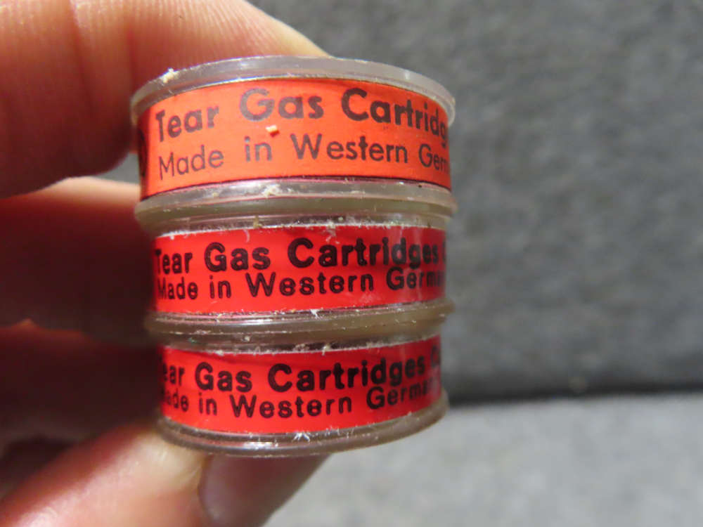 40 ROUNDS GERMAN MADE .22 CALIBER TEAR GAS CARTRIDGES, SEALED CONTAINERS-img-5